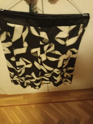 Falda estampada lazos blanco y negro