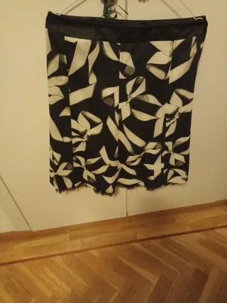 Falda estampada lazos blanco y negro