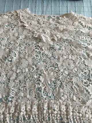 Poncho de encaje blanco