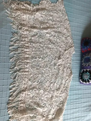 Poncho de encaje blanco
