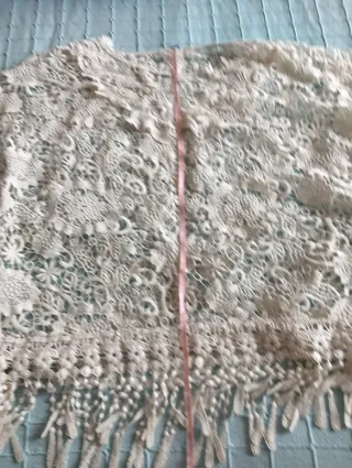Poncho de encaje blanco