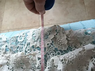 Poncho de encaje blanco