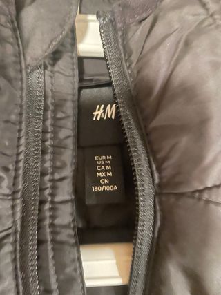Chaleco plumífero H&M con capucha negro