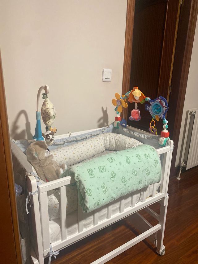 Cuna de bebé blanca
