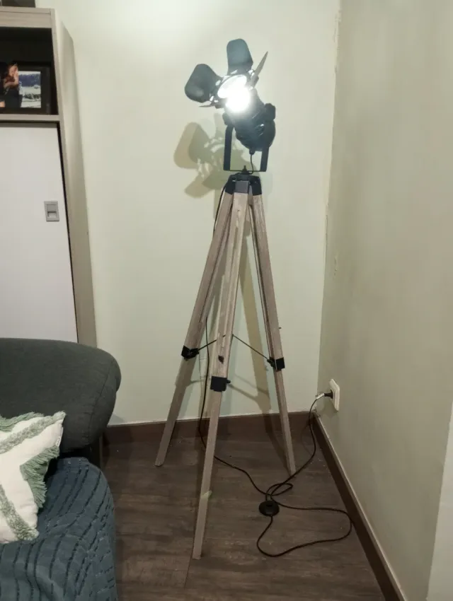 Lámpara de pie trípode madera y metal