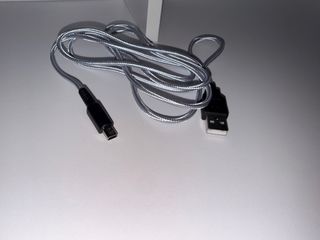 Nintendo DSi negro mate con funda y cable cargador