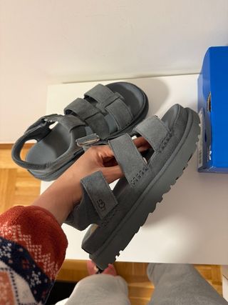 Sandalias UGG grises