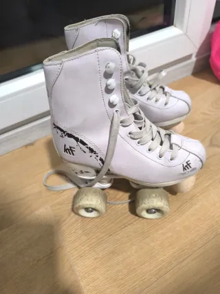 Patines artísticos blancos