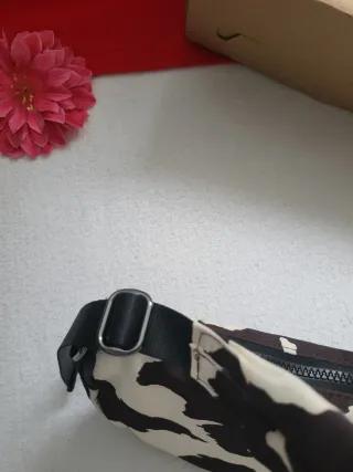 Bolso Ovalado Estampado Animal Zara