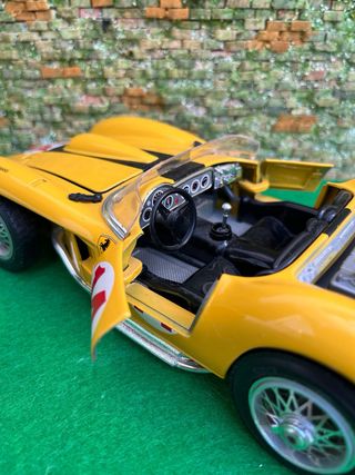 Ferrari 250 Testa Rossa (1957) – Burago – 1:18