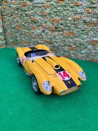 Ferrari 250 Testa Rossa (1957) – Burago – 1:18