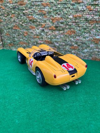 Ferrari 250 Testa Rossa (1957) – Burago – 1:18