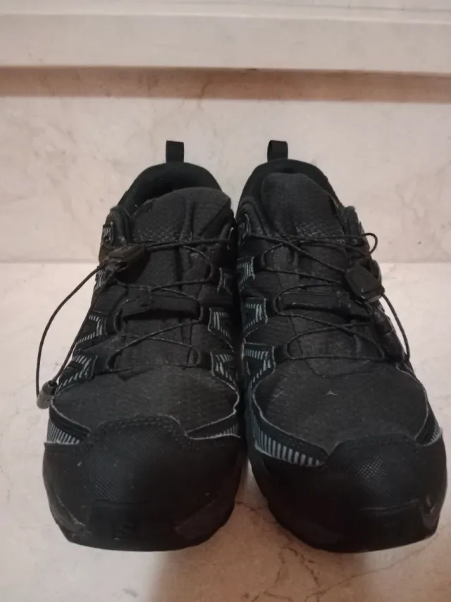 Botas de trekking Salomon negras y grises