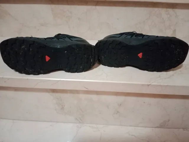 Botas de trekking Salomon negras y grises