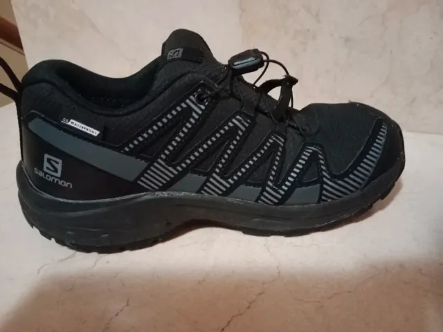 Botas de trekking Salomon negras y grises