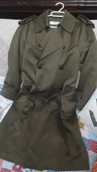 Gabardina militar caqui mujer