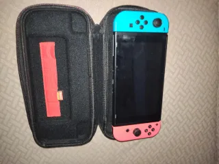 Nintendo Switch Azul/Rosa con Estuche