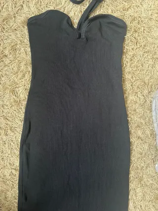 Vestido negro Zara atado al cuello
