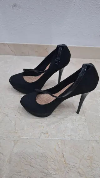 Zapatos de tacón Bershka negros
