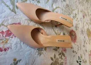 Sandalias tacón Stradivarius beige