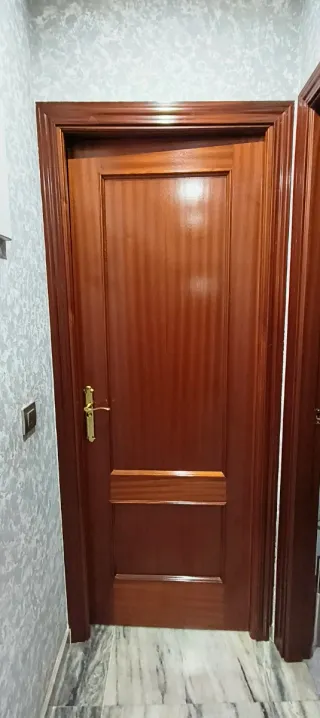 Puerta de madera interior