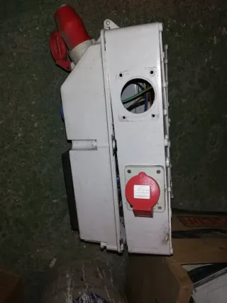 Cuadro Eléctrico Industrial con Enchufes