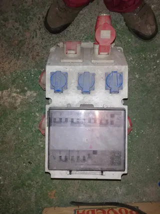 Cuadro Eléctrico Industrial con Enchufes