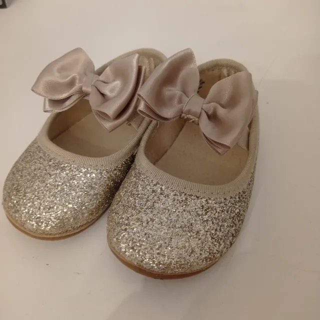 Zapatos bebé niña con lazo y brillos