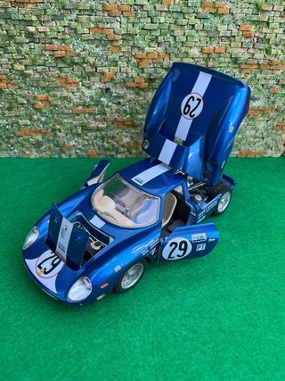 Ferrari 250 Le Mans (1965) – Burago – Escala 1:18