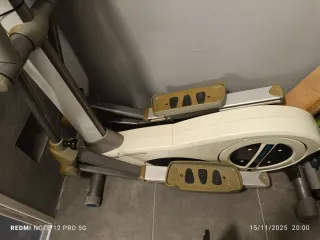 Elíptica gris y plateada