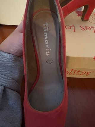 Scarpe Tamaris rosse scamosciate con plateau