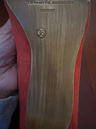 Scarpe Tamaris rosse scamosciate con plateau