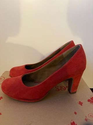 Scarpe Tamaris rosse scamosciate con plateau