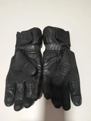 Guantes de moto en buen estado