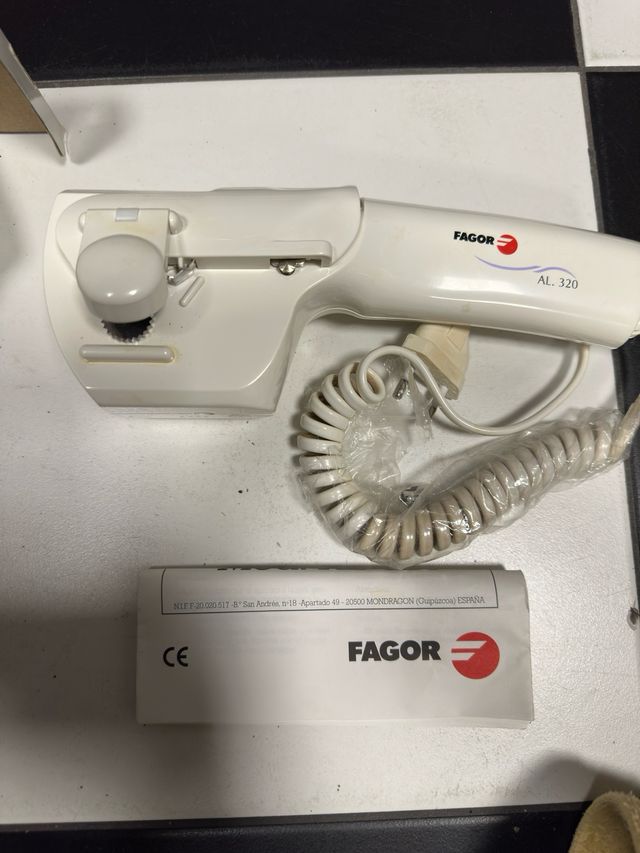 Abrelatas eléctrico Fagor AL-320