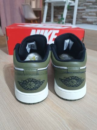 Nike Air Jordan 1 Low  -T40.5