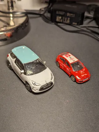 Lotto 2 modellini auto Citroen DS3 e C4