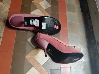 Zapatos te tacones Pepe Jeans rosas y dorados