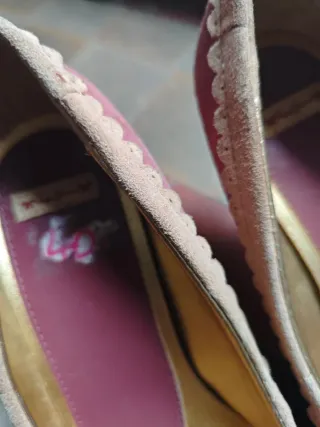 Zapatos te tacones Pepe Jeans rosas y dorados