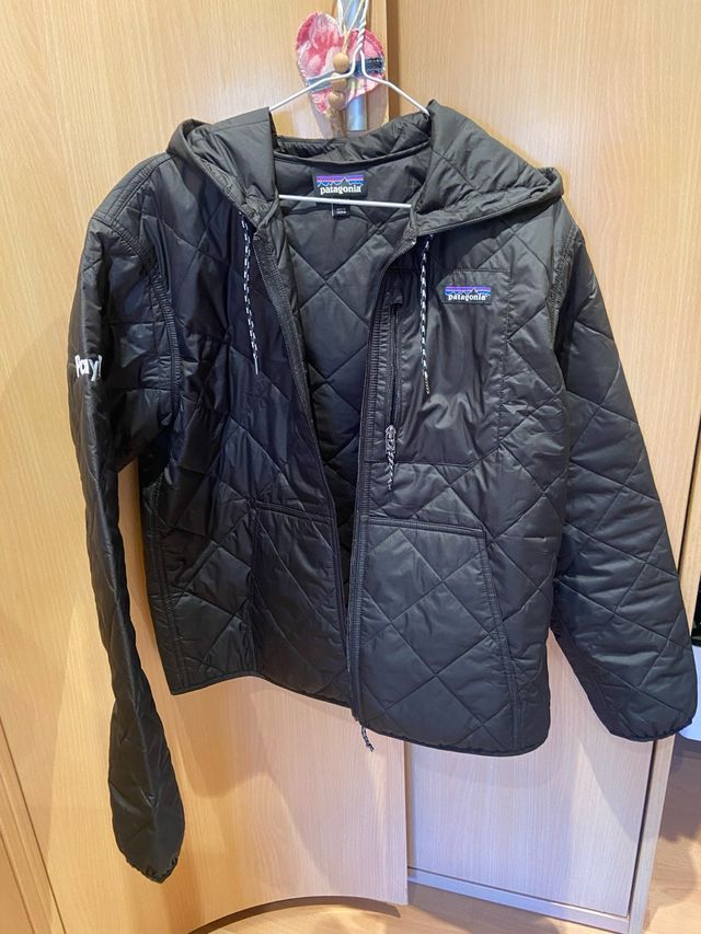 Chaqueta Patagonia Negra con Capucha