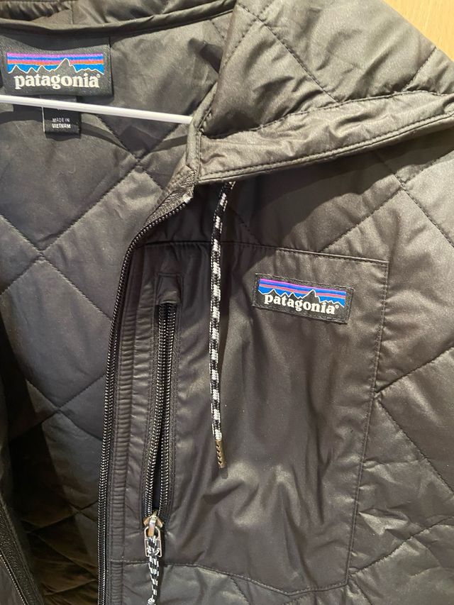 Chaqueta Patagonia Negra con Capucha