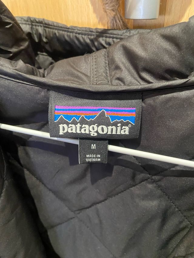 Chaqueta Patagonia Negra con Capucha