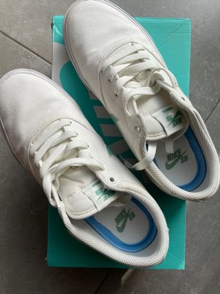 Zapatillas Nike Blancas y Verdes