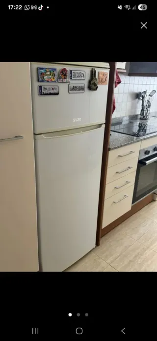 Nevera pequeña Svan con congelador