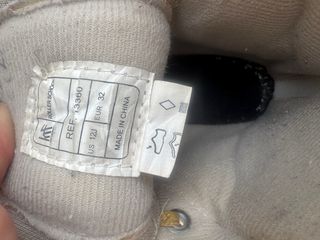 Patines blancos con cordones dorados