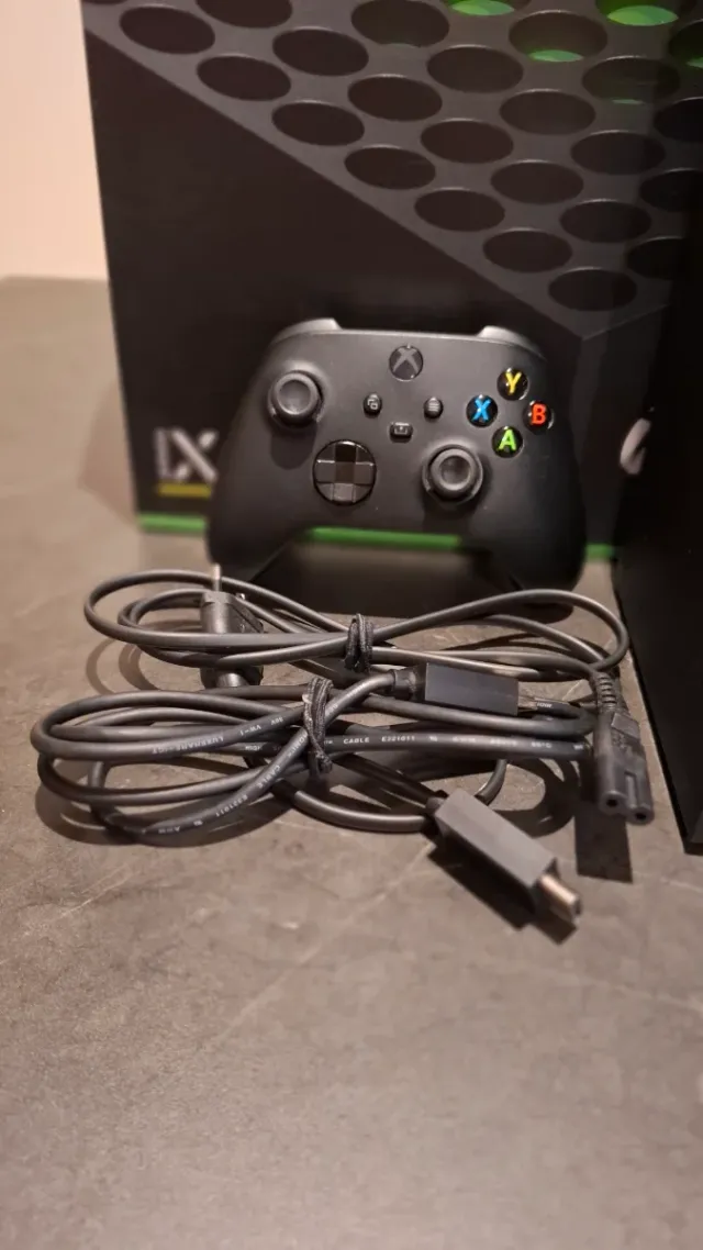 Xbox Series X 1TB Negra + 7 juegos
