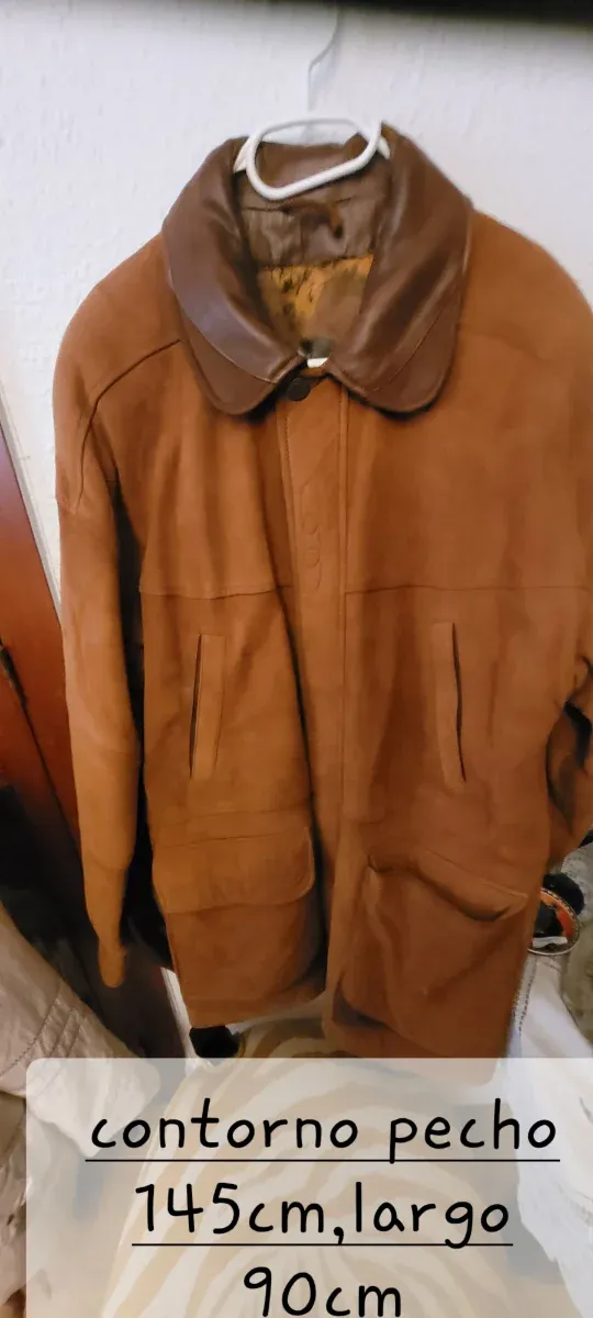 Parka de gamuza marrón cuello cuero