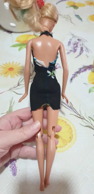 Barbie vintage con vestito nero