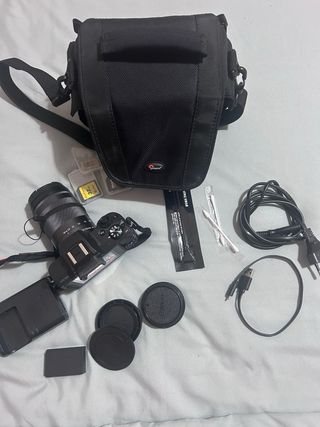 Fotocamera Canon EOS M50 con obiettivo 18-150mm