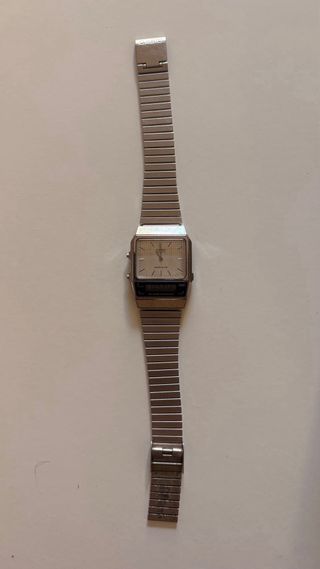 Reloj Casio AQ800E con menos de un año de uso.